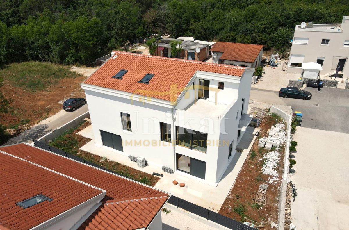 Dvojna hiša v bližini morja, 5 spalnic